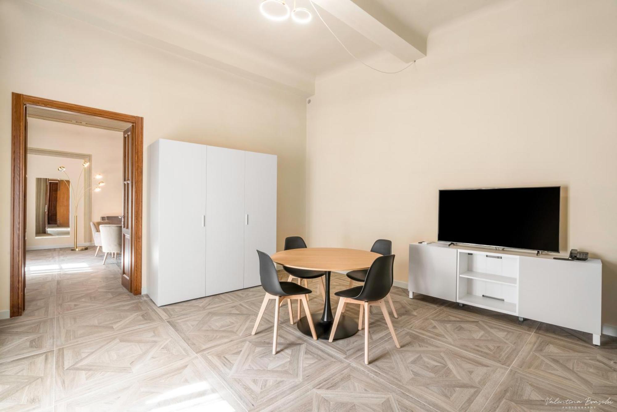 Adamas Hotel 3*